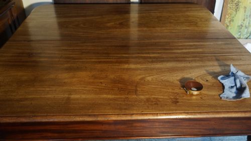 1830S WONDERFUL GAMUT OF COLOUR FOUR LEAF EXTENDING MAHOGANY DINING TABLE RETAINING FINE ORIGINAL - ADDITIONAL PHOTO 5
