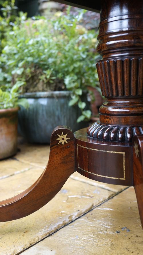 GOOD REGENCY ROSEWOOD TABLE WITH BRASS INLAY CIRCA 1820S - ADDITIONAL PHOTO 5