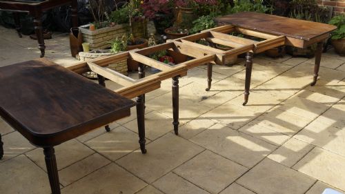 mahogany extending dining table 1820s needs leafs - CATEGORY: ANTIQUE TABLES - DATED 19TH CENTURY