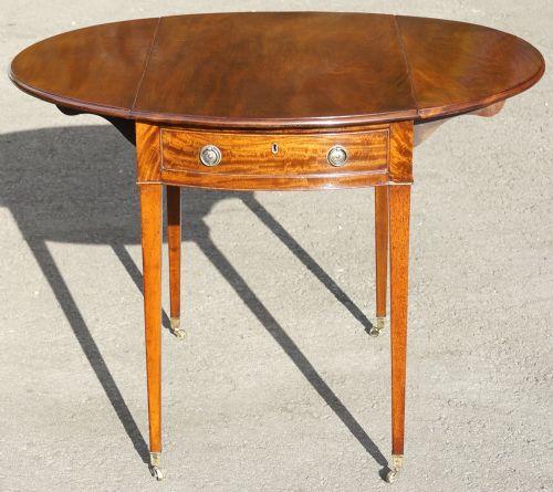 MAHOGANY OVAL PEMBROKE TABLE CIRCA 1790 - ADDITIONAL PHOTO 4