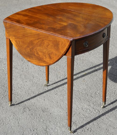 MAHOGANY OVAL PEMBROKE TABLE CIRCA 1790 - ADDITIONAL PHOTO 5