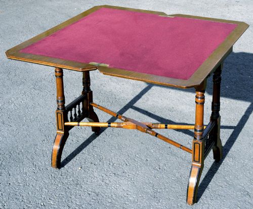 HIGH QUALITY WALNUT SWIVEL FLIP TOP CARD AND GAMES TABLE MAKER HOGDEN 1880S - ADDITIONAL PHOTO 4