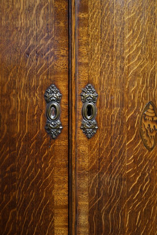 OAK BOW FRONTED COLLECTOR'S CORNER CUPBOARD CIRCA 1800S - ADDITIONAL PHOTO 4