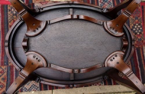 A FINE QUALITY LATE VICTORIAN OVAL MAHOGANY TABLE WITH FINE CARVED DETAIL - ADDITIONAL PHOTO 5