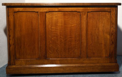 FINE QUALITY OAK KNEEHOLE DESK 1870S - ADDITIONAL PHOTO 1