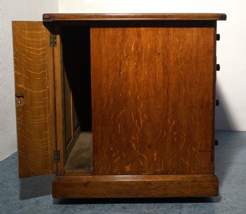 FINE QUALITY OAK KNEEHOLE DESK 1870S - ADDITIONAL PHOTO 2