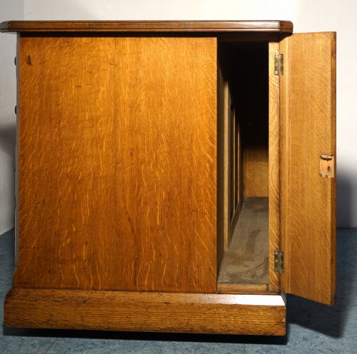 FINE QUALITY OAK KNEEHOLE DESK 1870S - ADDITIONAL PHOTO 3