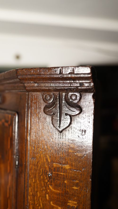 OAK INLAID CORNER CUPBOARD WITH UNSUAL DOOR AND INNER DECORATION CIRCA 1720S - ADDITIONAL PHOTO 3