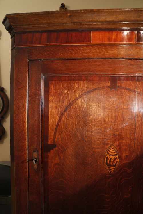 ANTIQUE OAK CORNER CUPBOARD CIRCA 1790S - ADDITIONAL PHOTO 4