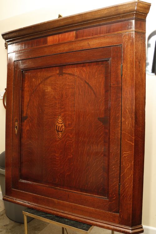 ANTIQUE OAK CORNER CUPBOARD CIRCA 1790S