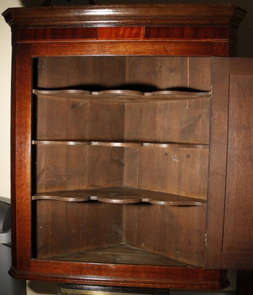 ANTIQUE OAK CORNER CUPBOARD CIRCA 1790S - ADDITIONAL PHOTO 1