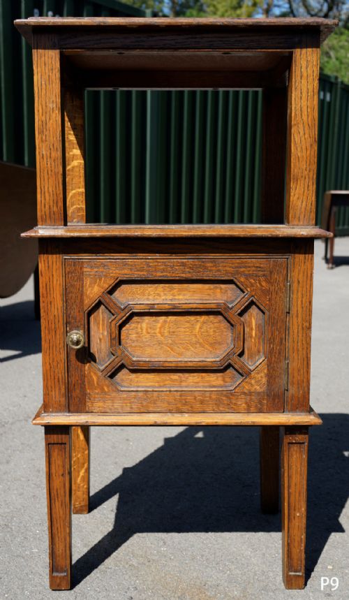 high quality oak bedside cupboard circa 1920s - CATEGORY: ANTIQUE CABINETS - DATED 1920