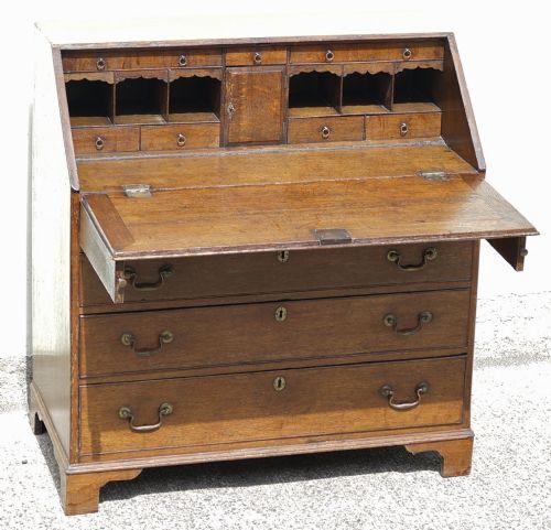 a george iii oak bureau with a well fitted interior - CATEGORY: ANTIQUE BUREAU - DATED 1800