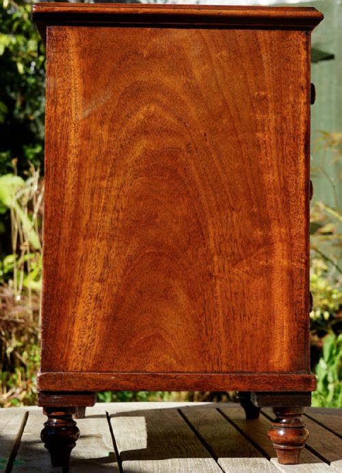 EARLY VICTORIAN MINIATURE MAHOGANY CHEST OF DRAWERS SUPPORTED ON FOUR FINELY TURNED FEET - ADDITIONAL PHOTO 2
