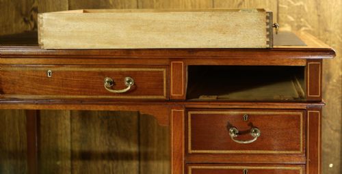 COMPACT SOLID MAHOGANY SINGLE SIDED PEDESTAL DESK WITH FINE INLAYS CIRCA 19001910 - ADDITIONAL PHOTO 7