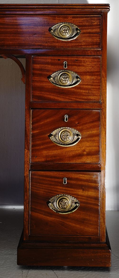 COMPACT GEORGIAN MAHOGANY PEDESTALKNEEHOLE DESK - ADDITIONAL PHOTO 1