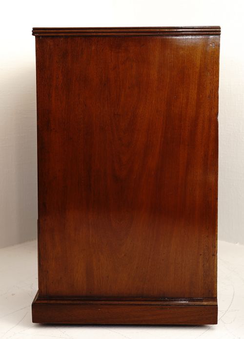 COMPACT GEORGIAN MAHOGANY PEDESTALKNEEHOLE DESK - ADDITIONAL PHOTO 3