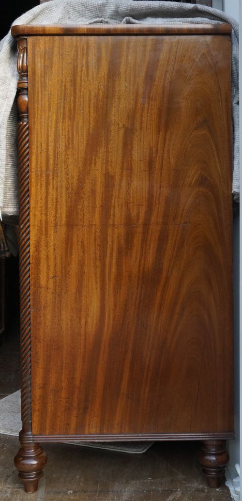 BOWFRONTED MAHOGANY CHEST OF DRAWERS CIRCA 1815 - ADDITIONAL PHOTO 2