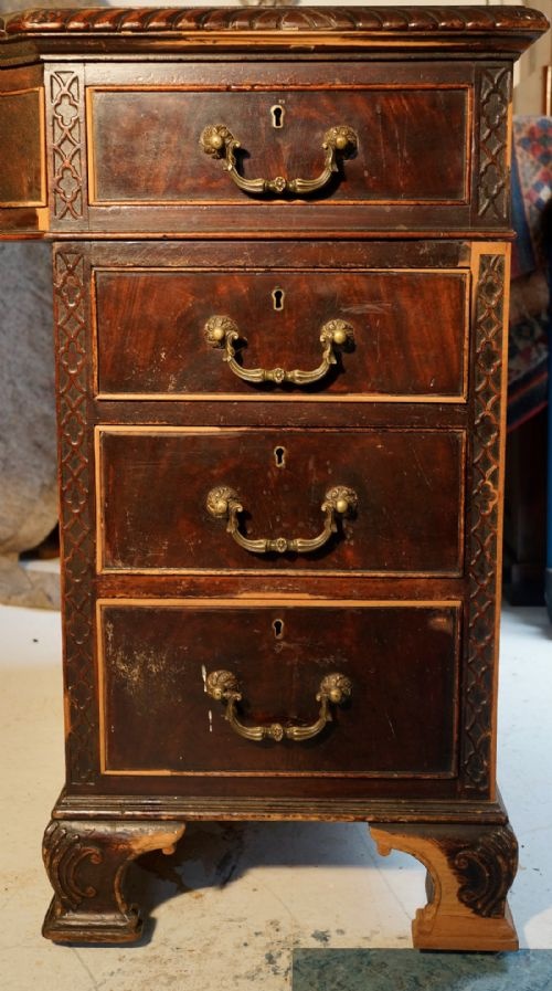 THREE PIECE MAHOGANY PEDESTAL DESK IN THE GEORGIAN - ADDITIONAL PHOTO 4