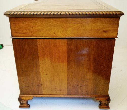 THREE PIECE MAHOGANY PEDESTAL DESK IN THE GEORGIAN - ADDITIONAL PHOTO 6