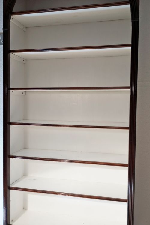 NARROW MAHOGANY OPEN SHELVED BOOKCASE SUPPORTED ON SPLAY FEET - ADDITIONAL PHOTO 4