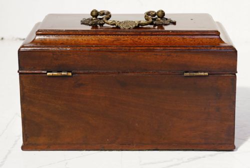 GEORGIAN MAHOGANY THREE COMPATRMENT TEA CADDY - ADDITIONAL PHOTO 3