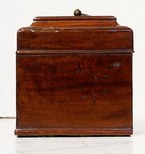 GEORGIAN MAHOGANY THREE COMPATRMENT TEA CADDY - ADDITIONAL PHOTO 4