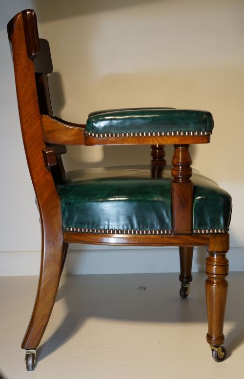 A GOOD VICTORIAN MAHOGANY AND LEATHER DESK ARMCHAIR WITH WELL DETAILED CARVINGS - ADDITIONAL PHOTO 7