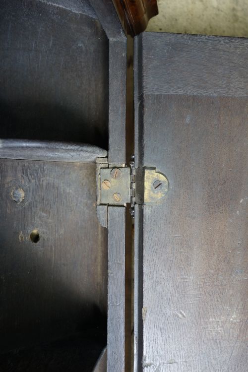 GEORGE 2ND SINGLE DOOR WALNUT CORNER CUPBOARD IN EXCELLENT CONDITION HAVING BENEFITTED - ADDITIONAL PHOTO 11
