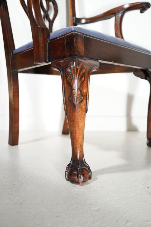 A GOOD CHIPPENDALE STYLE FINELY CARVED MAHOGANY ARMCHAIR IN EXCELLENT CONDITION - ADDITIONAL PHOTO 3