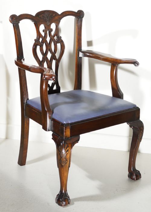 A GOOD CHIPPENDALE STYLE FINELY CARVED MAHOGANY ARMCHAIR IN EXCELLENT CONDITION - ADDITIONAL PHOTO 4