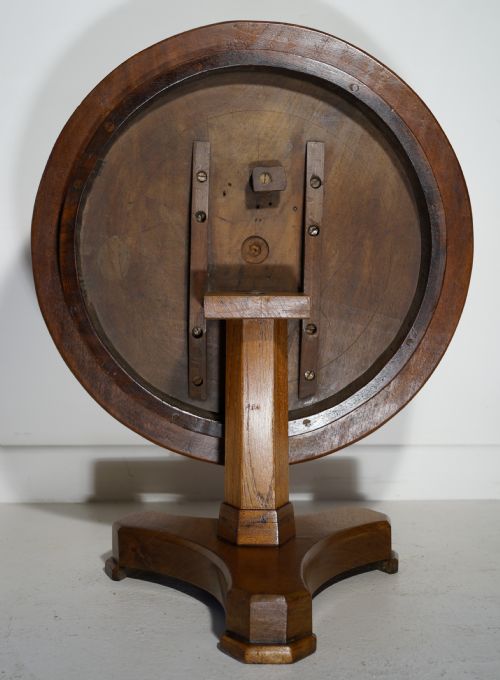 UNUSUAL MAHOGANY TRIPRONG BASE TILT TOP OCCASIONAL TABLE IN EXCELLENT REPOLISHED - ADDITIONAL PHOTO 2
