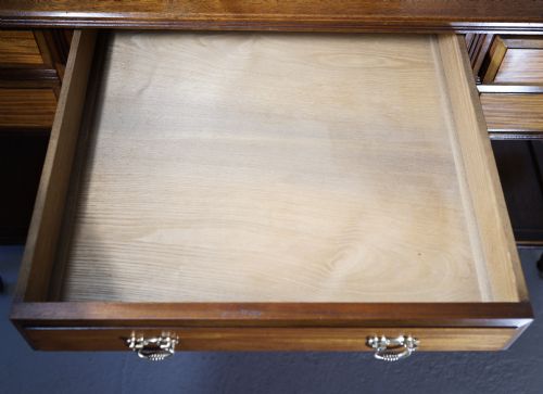 SUPERB QUALITY GILLOWS WALNUT AND SATINWOOD DRESSING TABLE IN EXCEPTIONAL CONDITION - ADDITIONAL PHOTO 6