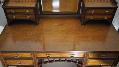 SUPERB QUALITY GILLOWS WALNUT AND SATINWOOD DRESSING TABLE IN EXCEPTIONAL CONDITION - ADDITIONAL PHOTO 8