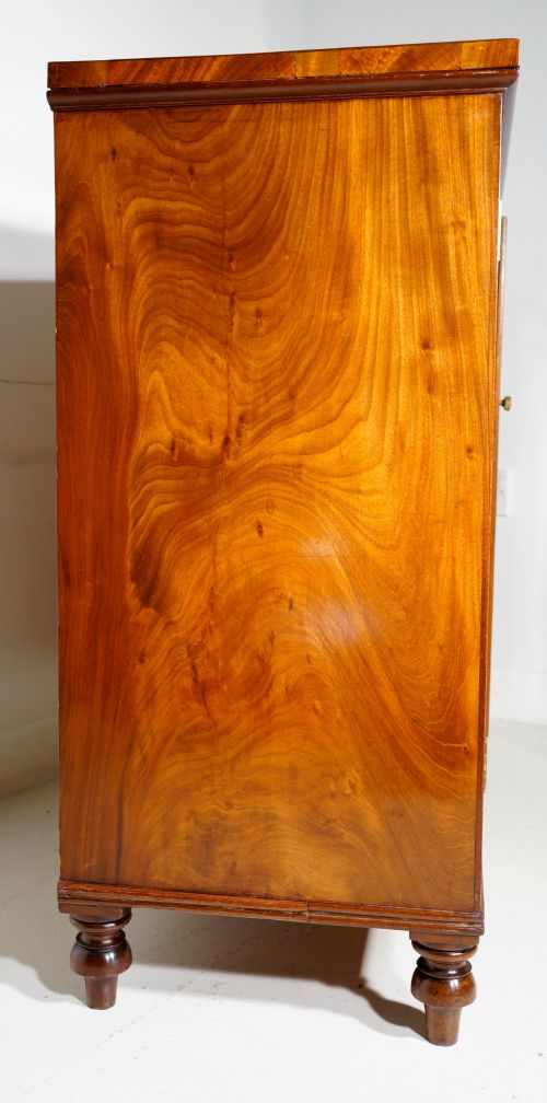 FINELY FIGURED MAHOGANY TWO DOOR GLAZED CABINET IN EXCELLENT RESTORED CONDITION - ADDITIONAL PHOTO 3