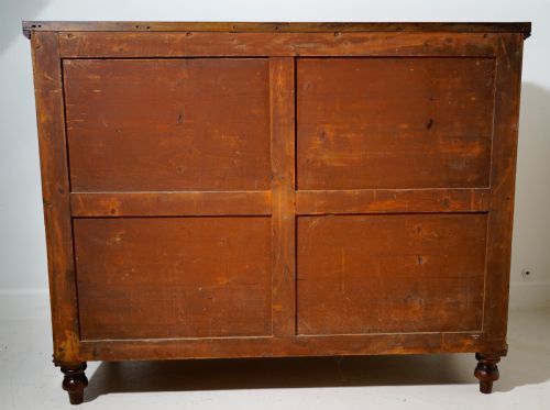 FINELY FIGURED MAHOGANY TWO DOOR GLAZED CABINET IN EXCELLENT RESTORED CONDITION - ADDITIONAL PHOTO 4