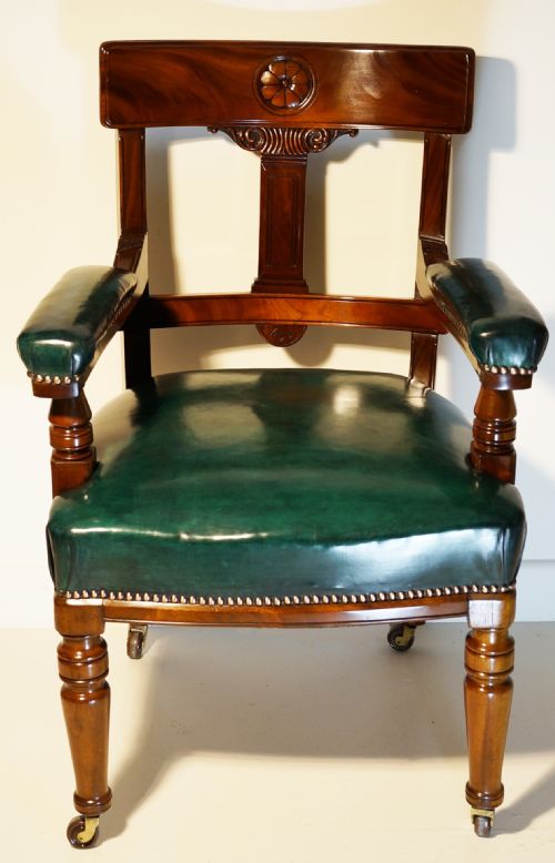 A GOOD VICTORIAN MAHOGANY AND LEATHER DESK ARMCHAIR WITH WELL DETAILED CARVINGS - ADDITIONAL PHOTO 2