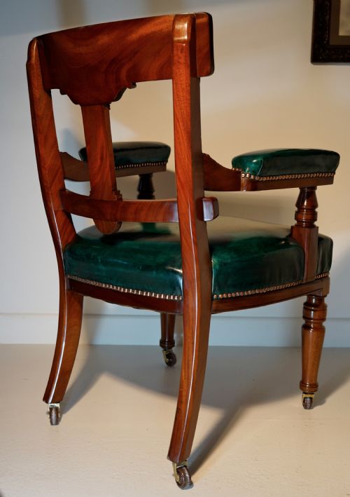 A GOOD VICTORIAN MAHOGANY AND LEATHER DESK ARMCHAIR WITH WELL DETAILED CARVINGS - ADDITIONAL PHOTO 6