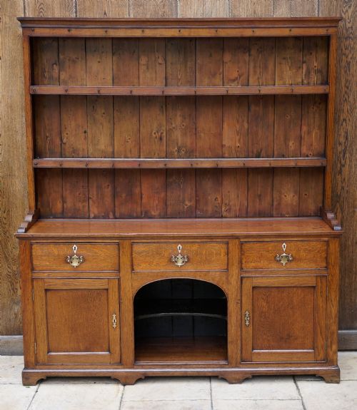 good 1800s oak dresser in excellent condition - CATEGORY: ANTIQUE DRESSERS - DATED 19TH CENTURY