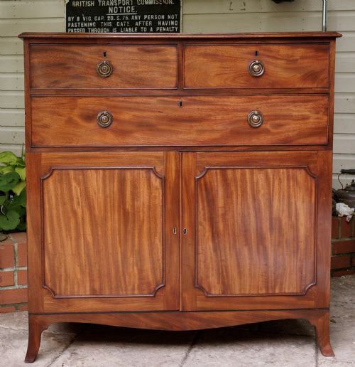 good georgian mahogany chest of drawers on splayfeet - CATEGORY: ANTIQUE CABINETS - DATED 1800