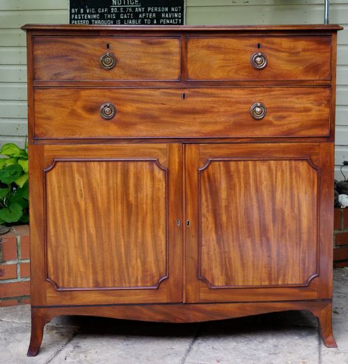 GOOD GEORGIAN MAHOGANY CHEST OF DRAWERS ON SPLAYFEET - ADDITIONAL PHOTO 1