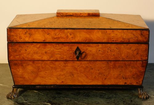 A FINE 1820S POLLARD OAK AND INLAID TEA CADDY SUPPORTED - ADDITIONAL PHOTO 1