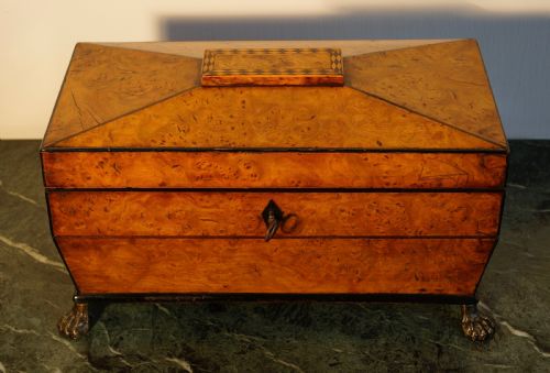 A FINE 1820S POLLARD OAK AND INLAID TEA CADDY SUPPORTED - ADDITIONAL PHOTO 2