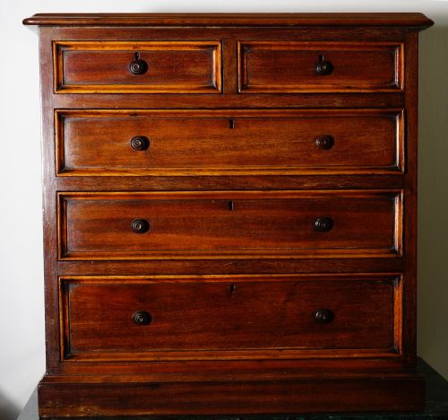 MINIATURE COLLECTORS CHEST OF DRAWERS 1860S - ADDITIONAL PHOTO 1