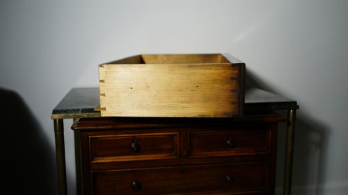MINIATURE COLLECTORS CHEST OF DRAWERS 1860S - ADDITIONAL PHOTO 5