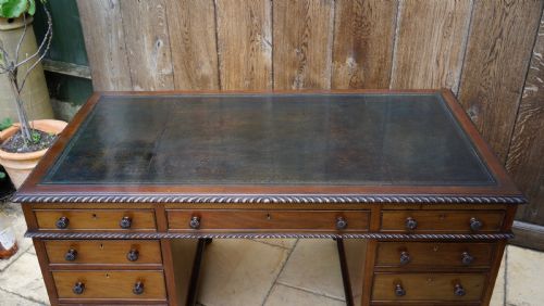 EXCELLENT QUALITY SOLID MAHOGANY THREEPIECE PEDESTAL DESK CIRCA 1920 - ADDITIONAL PHOTO 11
