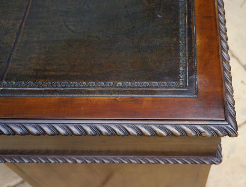 EXCELLENT QUALITY SOLID MAHOGANY THREEPIECE PEDESTAL DESK CIRCA 1920 - ADDITIONAL PHOTO 15