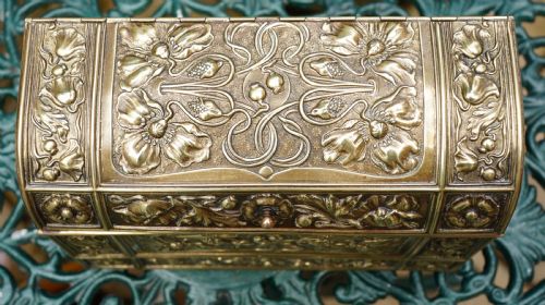 A SUPERB STYLISH BRASS EMBOSSED STATIONARY BOX FROM THE ART NOUVEAU PERIODFREE INSURED POSTAGE UK MAINLAND ONLY - ADDITIONAL PHOTO 2