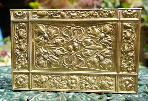 A SUPERB STYLISH BRASS EMBOSSED STATIONARY BOX FROM THE ART NOUVEAU PERIODFREE INSURED POSTAGE UK MAINLAND ONLY - ADDITIONAL PHOTO 4