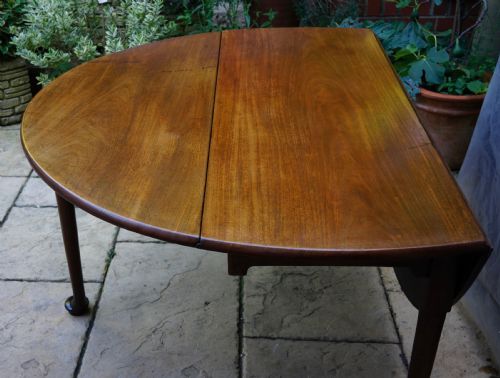 MAHOGANY OVAL PAD FOOT DINING TABLE CIRCA 1800 WITH BOLD PAD FOOT - ADDITIONAL PHOTO 6